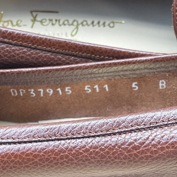 Salvatore Ferragamo Regolare Women’s Brown Pebbled Leather Loafers Sz 5B - New - Picture 6 of 8